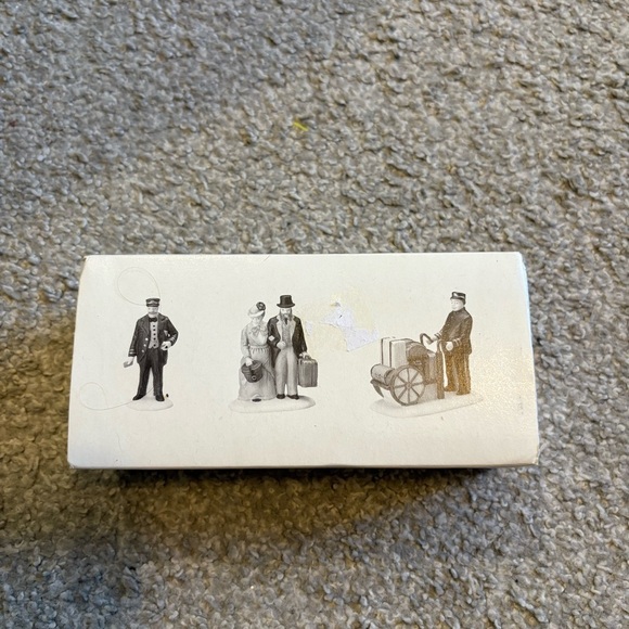 Dept 56 Heritage Village HOLIDAY TRAVELERS Accessory 55719 Christmas Dickens - Picture 5 of 5